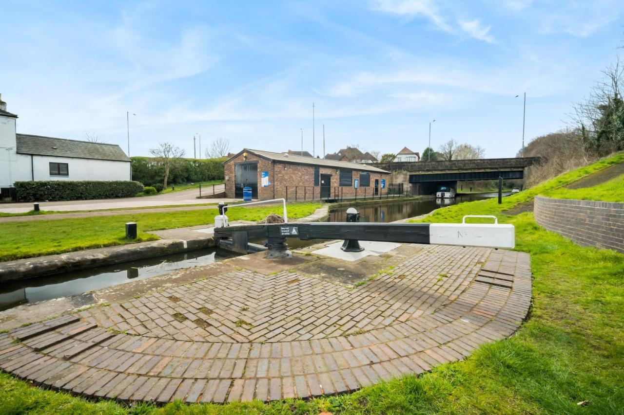 Beautiful Waterside Apartment - Parking - Perry Barr - Top Rated Бірмінгем Екстер'єр фото